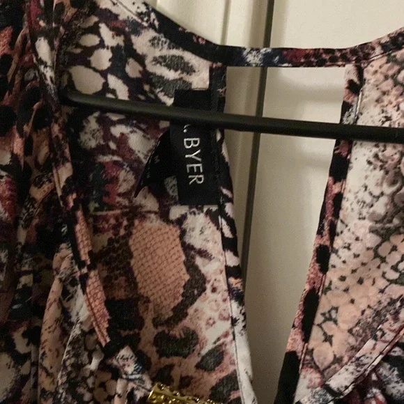 A Byer blouse - Picture 4 of 6